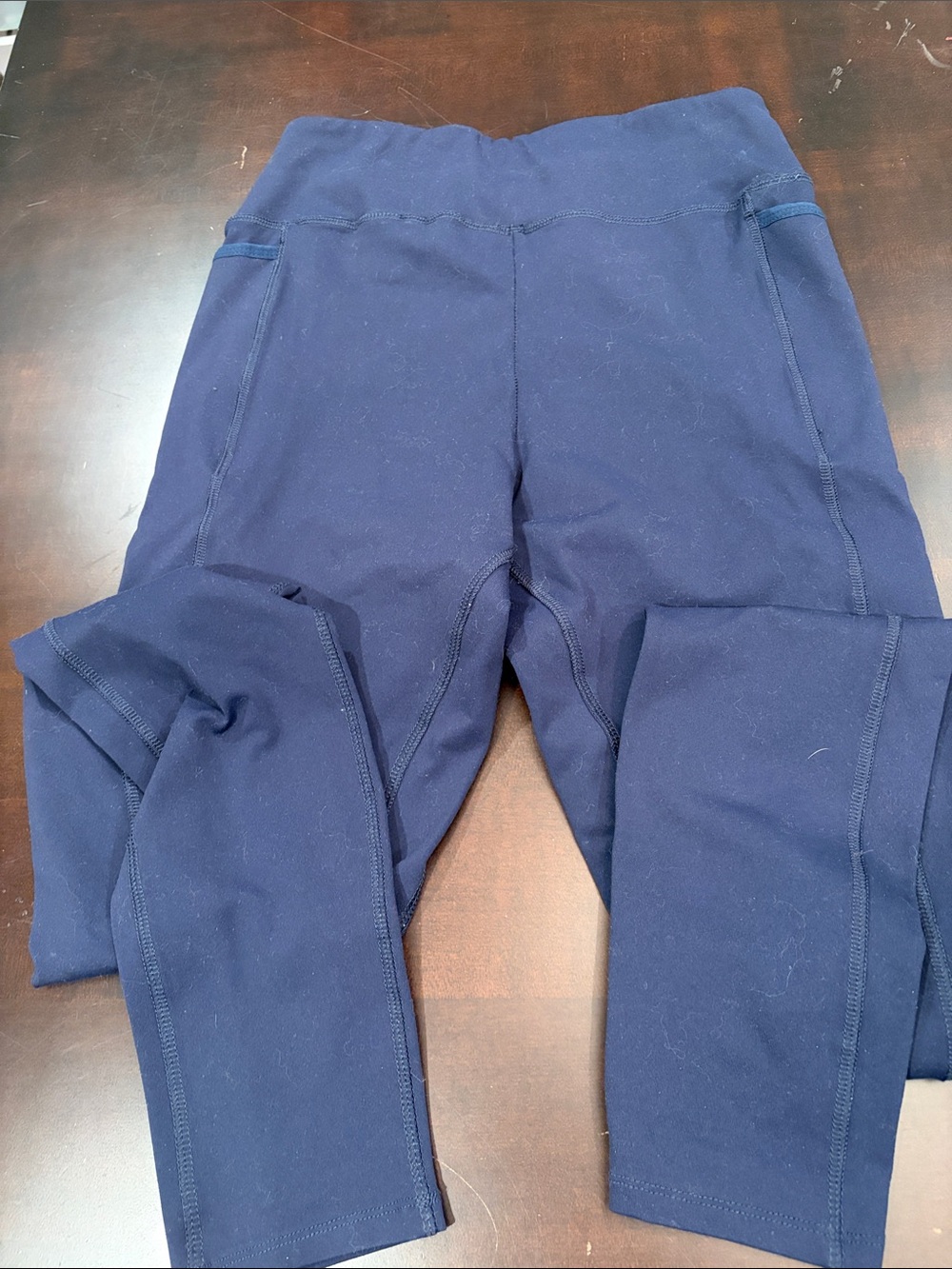 High-Rise Navy Performance Leggings with Pocket Detail - Picture 4 of 4